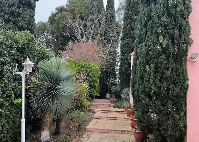 Villa Spacieuse à Avec Piscine Privée, Idéale Pour Familles Agde