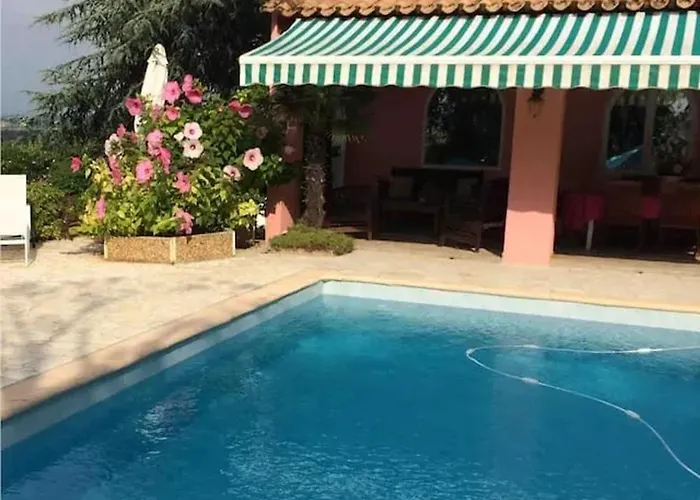 Villa Spacieuse à Avec Piscine Privée, Idéale Pour Familles Agde