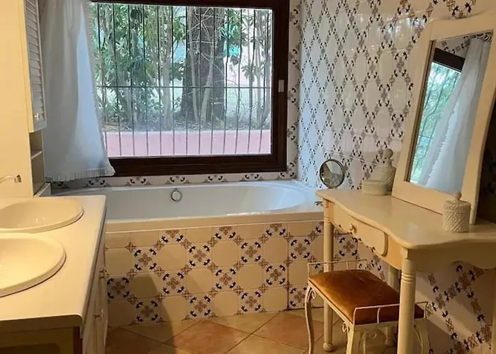 Spacieuse à Avec Piscine Privée, Idéale Pour Familles Villa